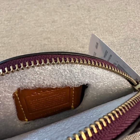 Coach Mouse Coin Case NWT - Picture 5 of 5